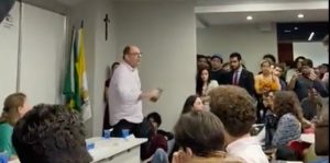 Alunos da PUC-Rio impedem fala de professor em evento sobre guerra entre Hamas e Israel