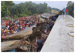 Colisão de trens em Bangladesh deixa 17 mortos e mais de 100 feridos