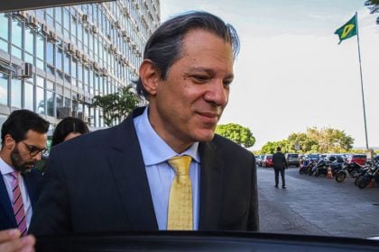 Em vitória política de Haddad, governo deve manter meta de déficit zero