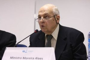 Morre aos 90 anos Moreira Alves, ministro aposentado do STF