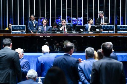 Senado aprova projeto para compensar estados por perdas com ICMS de combustíveis