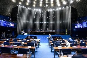 Senado aprova projeto do governo Lula para retomar obras em educação e saúde