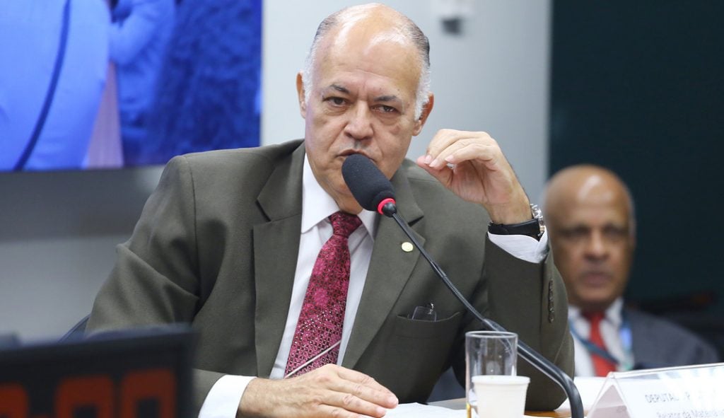 Veja a lista dos deputados que disseram ‘sim’ à proibição do casamento homoafetivo