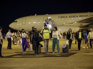Brasil trará 15 estrangeiros em voo de repatriação da FAB