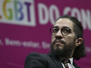 PF investiga se Abin monitorou Jean Wyllys com software espião no governo Bolsonaro