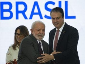 Lula sanciona lei para permitir a renegociação de dívida do Fies