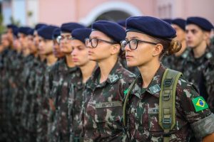 O questionamento da PGR sobre a participação de mulheres nas Forças Armadas
