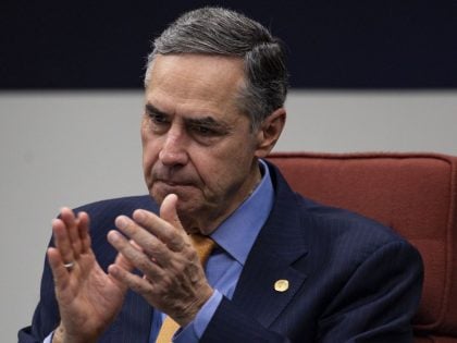 Politização das Forças Armadas está superada e devemos virar a página, diz Barroso
