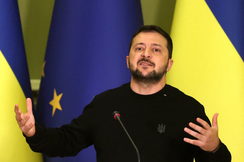 Zelensky reconhece falta de efetivos e problemas de ‘moral’ nas tropas