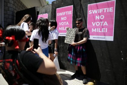 ‘Swiftie não vota em Milei’: Passagem de Taylor Swift pela Argentina impulsiona campanha no 2º turno