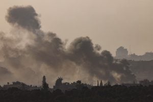 Bombardeio em escola deixou 50 mortos, diz hospital de Gaza