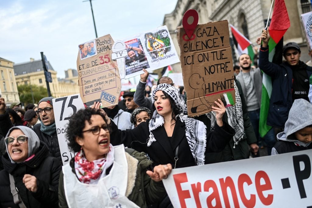 Mais de 300 mil pessoas se reúnem nas ruas de Londres e Paris por “cessar-fogo” em Gaza
