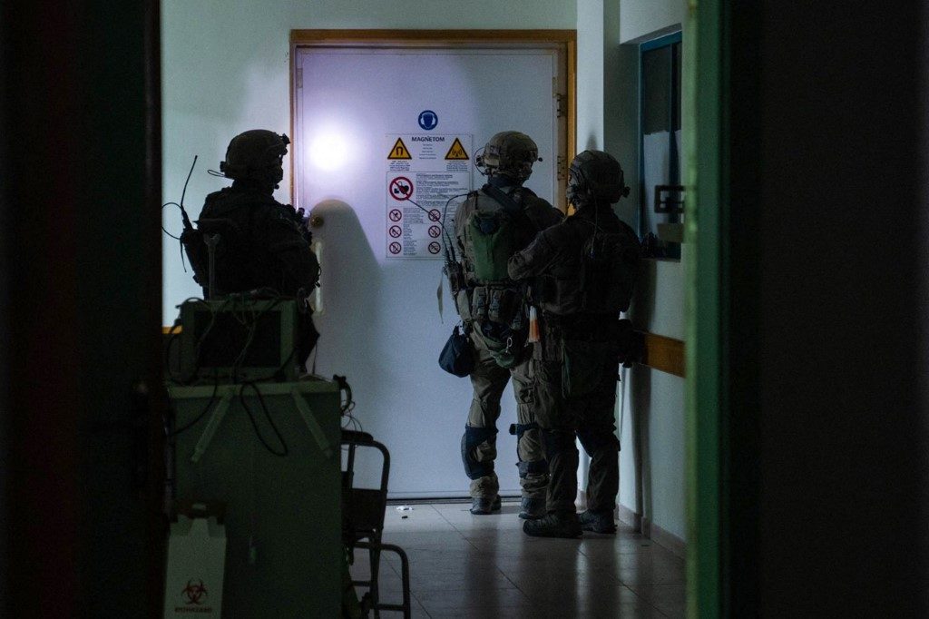 Em invasão ao maior hospital de Gaza, Israel revista ‘prédio por prédio’