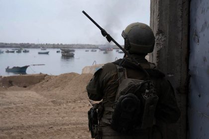 Exército israelense afirma que tem o ‘controle operacional’ do porto de Gaza