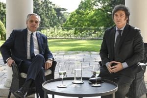 Milei se encontra com Fernández e transição de governo começa na Argentina