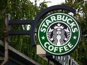 Dona do Burger King quer comprar operação de Starbucks no Brasil; cafeteria está em recuperação judicial