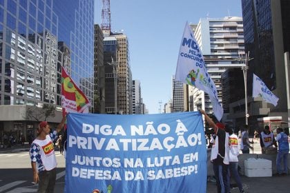 Como as privatizações contribuem para o aumento da desigualdade no Brasil e no mundo