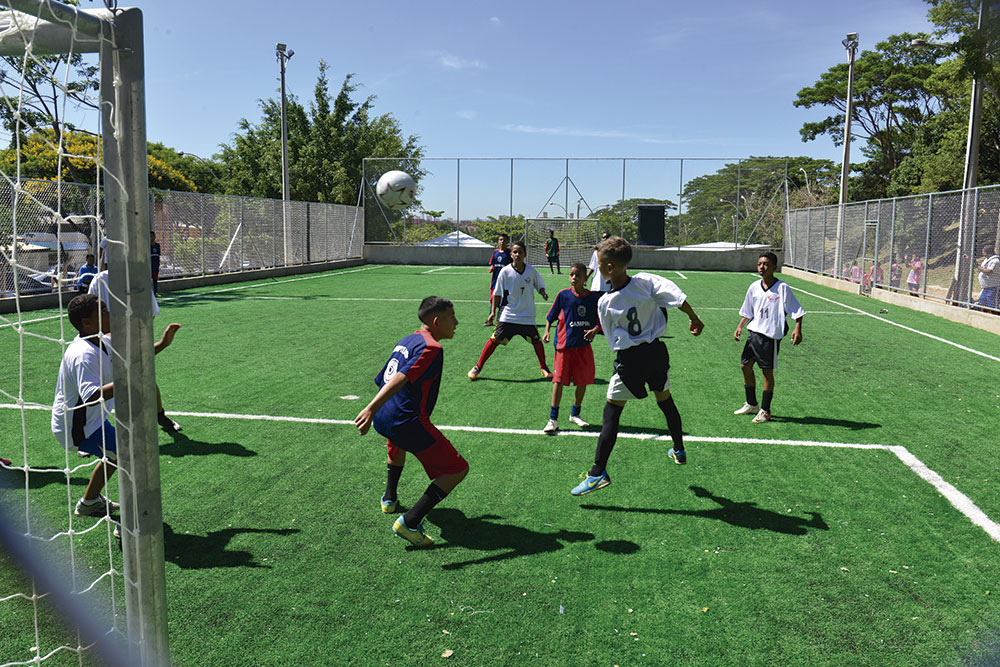 Benefícios. Os projetos contribuem para a redução da violência e da evasão escolar – Imagem: Gilson Machado/Prefeitura de Campinas 