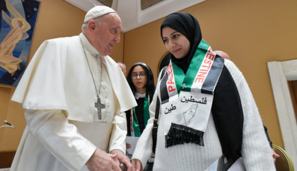 Papa se reúne com parentes de reféns do Hamas e de presos palestinos