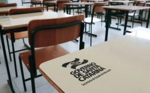Santa Catarina retira de escolas livros sobre regimes autoritários e nazismo; secretaria alega ‘redistribuição’