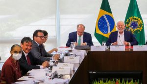 PIB vai crescer ‘um pouco mais’ com menos feriados prolongados em 2024, diz Lula