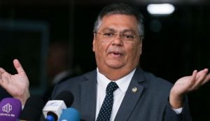 Dino cassa a aposentadoria de delegado da PF por fraude