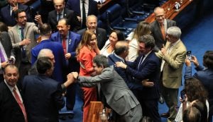Em vitória para Lula, Senado supera pressão bolsonarista e aprova a reforma tributária