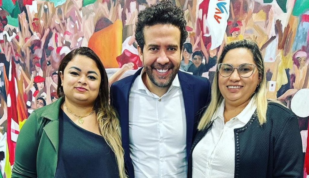 ‘Nada a esconder’: Janones rebate Nikolas por foto com a ‘dama do tráfico’