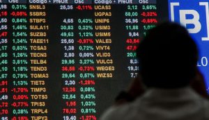 Bolsa fecha em alta e tem o melhor desempenho mensal em 3 anos