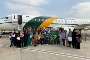 Avião com brasileiros que estavam em Gaza decola do Egito