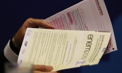 Redação do Enem aborda invisibilidade do trabalho de cuidado realizado pela mulher no Brasil