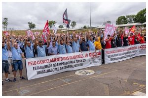 Justiça manda General Motors reverter demissões, mas sem resposta da empresa, metalúrgicos mantêm greve