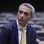 CCJ da Câmara defende suspensão de ação penal do STF contra o bolsonarista Gustavo Gayer