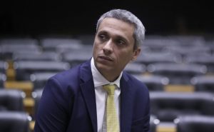 PGR denuncia deputado bolsonarista por racismo contra Silvio Almeida