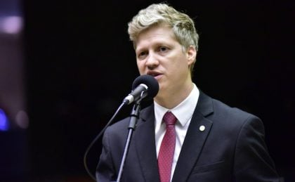 PF indicia deputado bolsonarista por crimes em discurso contra delegado