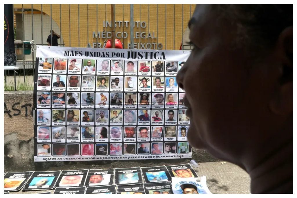 Familiares de vítimas de violência protestam contra IML do Rio