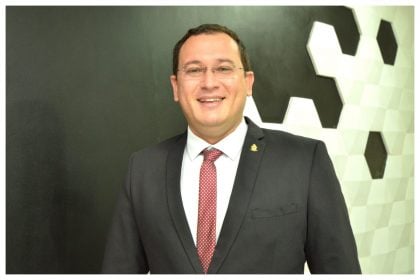 Vereadores de Manaus aprovam projeto que autoriza uso pedagógico da Bíblia em aulas