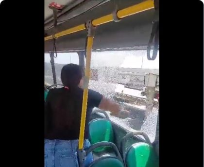 Mãe quebra janela de ônibus no Rio após filho passar mal devido ao calor; assista
