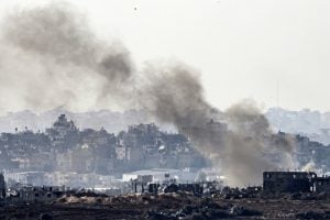 Israel bombardeia a Faixa de Gaza pelo 2º dia após o fim da trégua