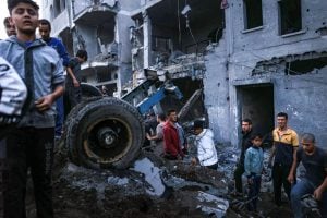 Israel volta a bombardear Gaza apesar da crescente pressão para proteger os civis