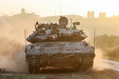 Dezenas de tanques israelenses entram no sul da Faixa de Gaza