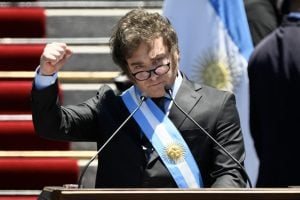 Os primeiros decretos assinados por Milei após a posse como presidente da Argentina