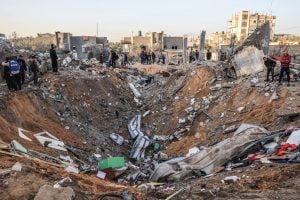 Israel bombardeia Gaza e afirma que Hamas está perto da ‘dissolução’