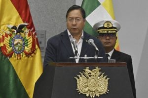Bolívia assina acordo com estatal russa por US$ 450 milhões para explorar lítio
