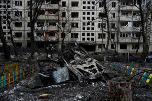 Ataque com drones russos mata uma pessoa no subúrbio de Kiev
