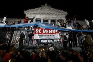 60 milhões de pesos: Milei cobra de movimentos sociais despesa com segurança em protestos