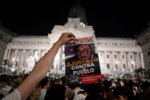 Milei ironiza protestos e dobra aposta após megadecreto: 'Aviso que vem mais'