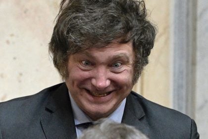 Milei rasga a fantasia