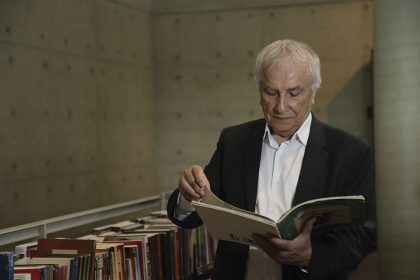 Com cheiro de sertão e de livros