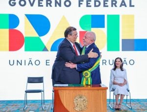 Troca de comando no Ministério da Justiça será feita só em 2024, confirma Lula